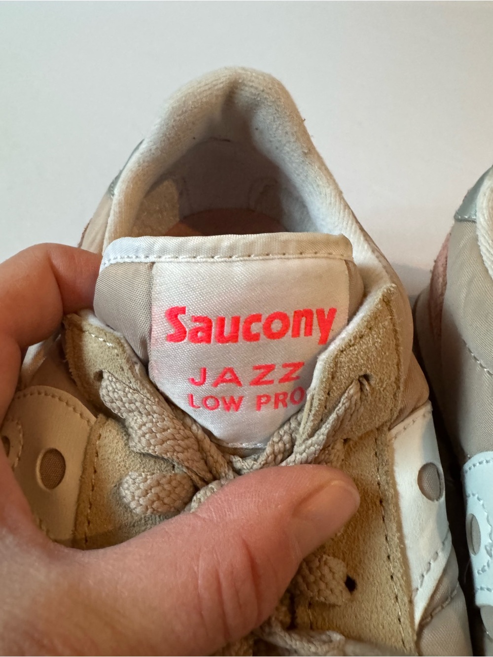 Saucony Cream and White Jazz Original Low-Top Sneakers - Picture 4 of 5